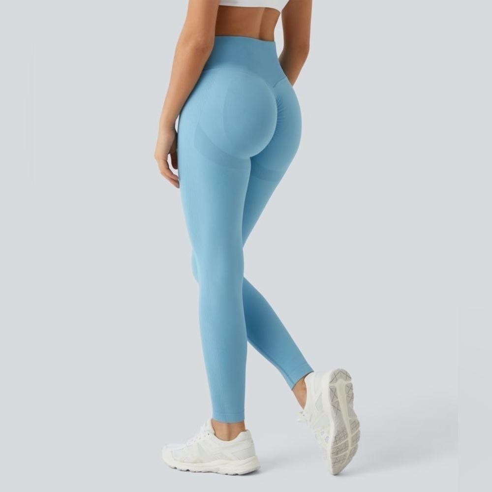 Halara Seamless Flow High Waisted Butt Lifting Leggings 7/8 length medium